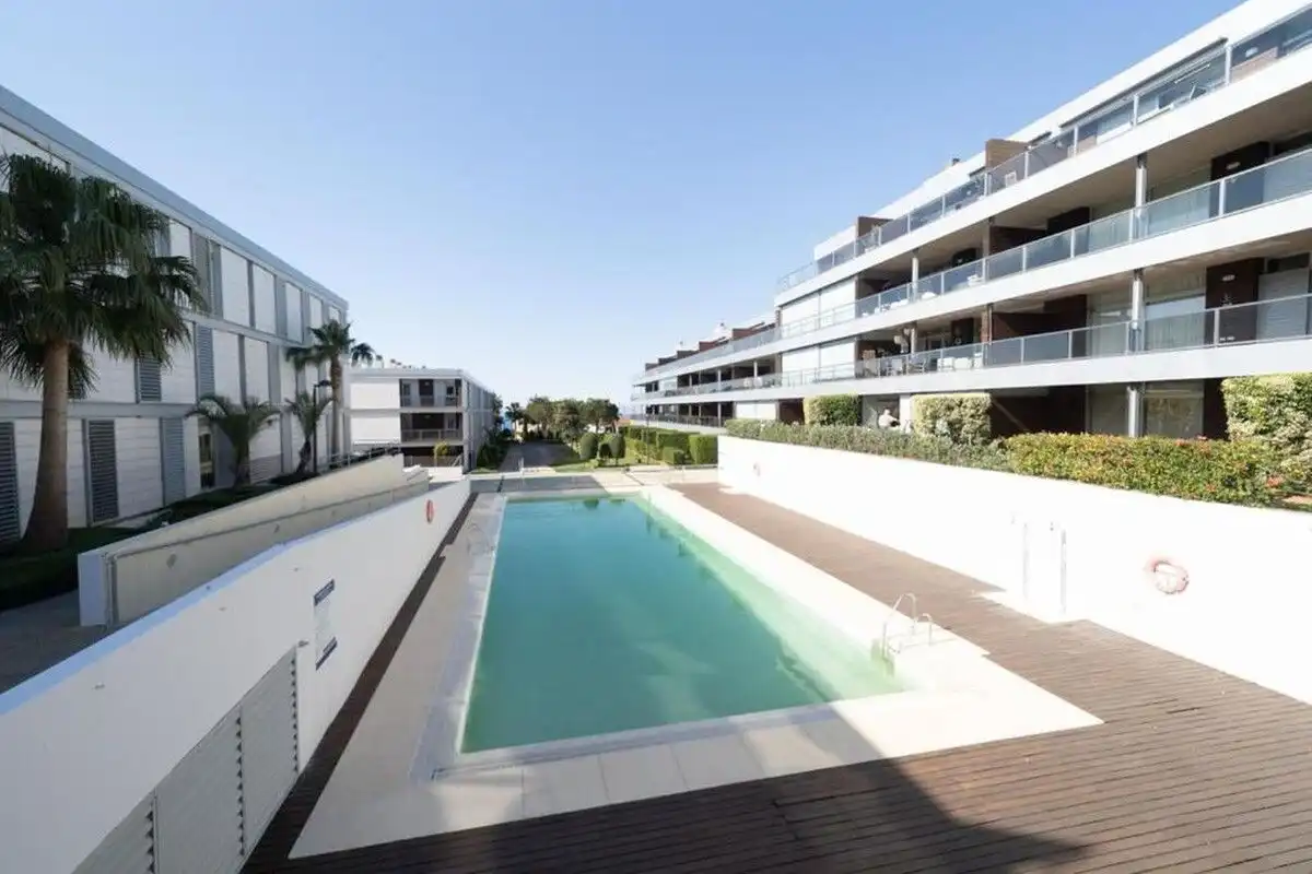 Schwimmbecken von Wohnungen zur Miete in Manilva mit Klimaanlage, Heizung und Terrasse
