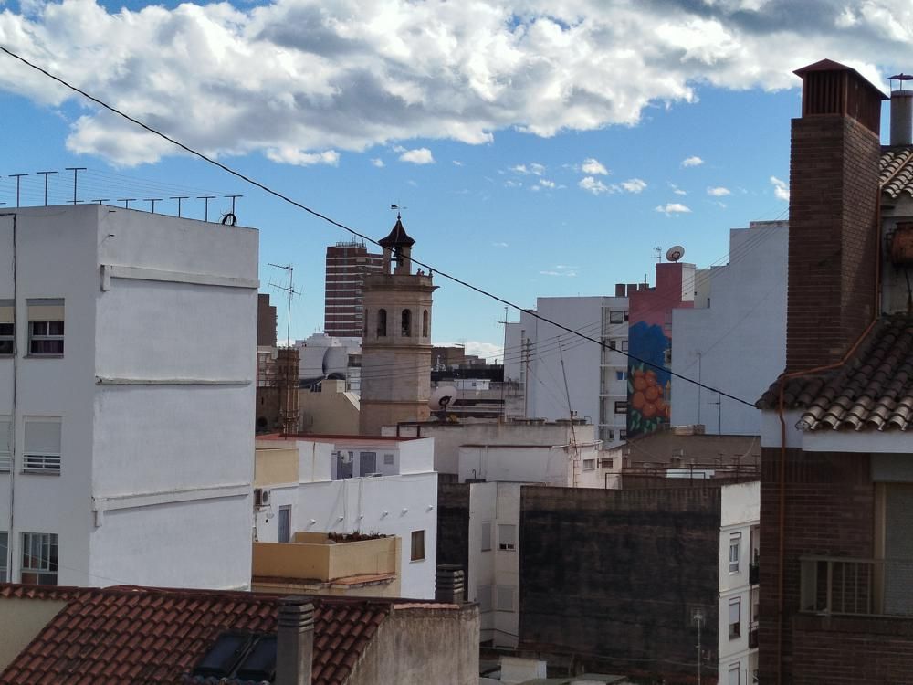 Vista exterior de Pis en venda en Castellón de la Plana / Castelló de la Plana amb Calefacció i Balcó