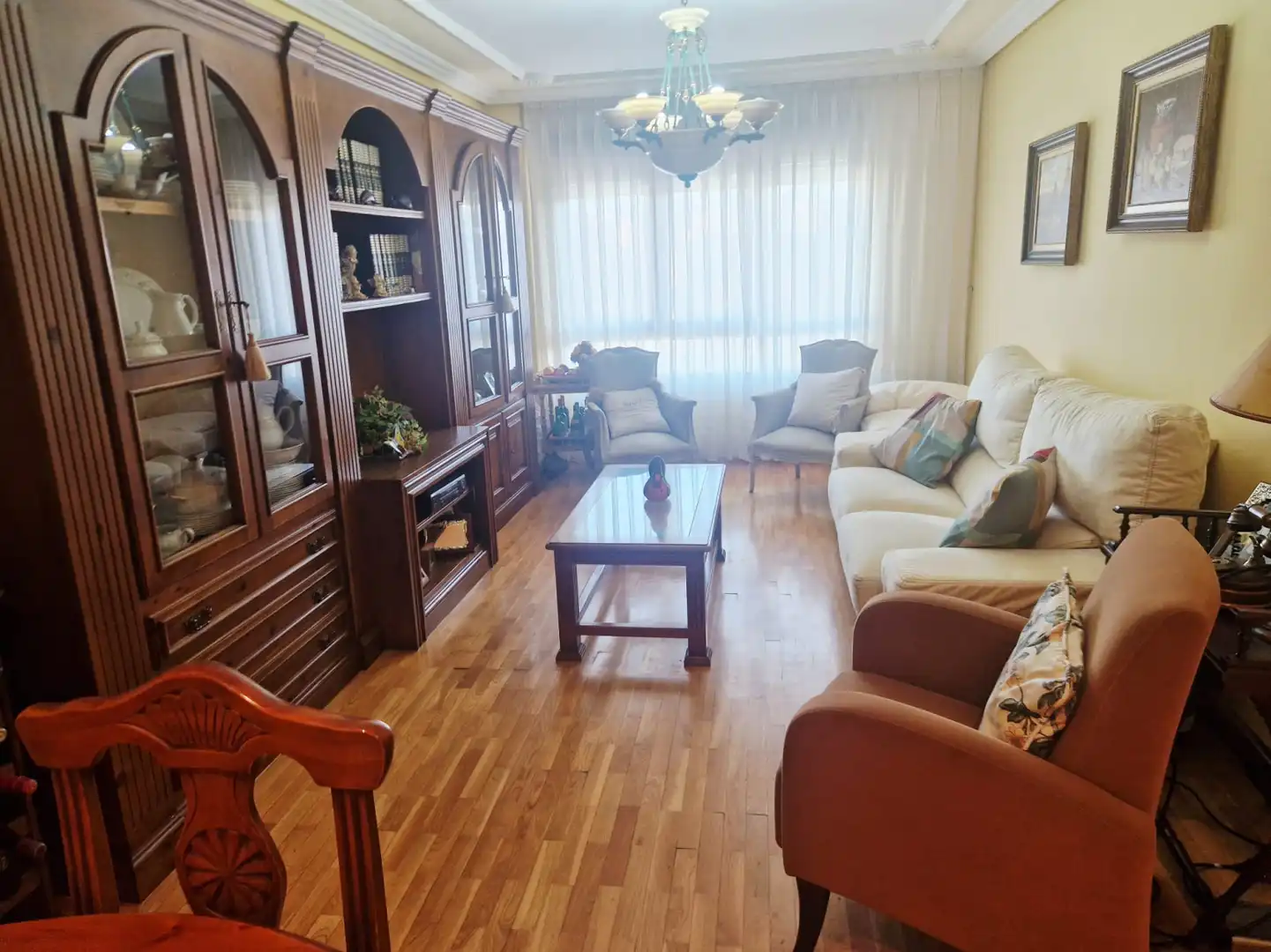 Sala d'estar de Pis en venda en Avilés amb Calefacció, Parquet i Terrassa
