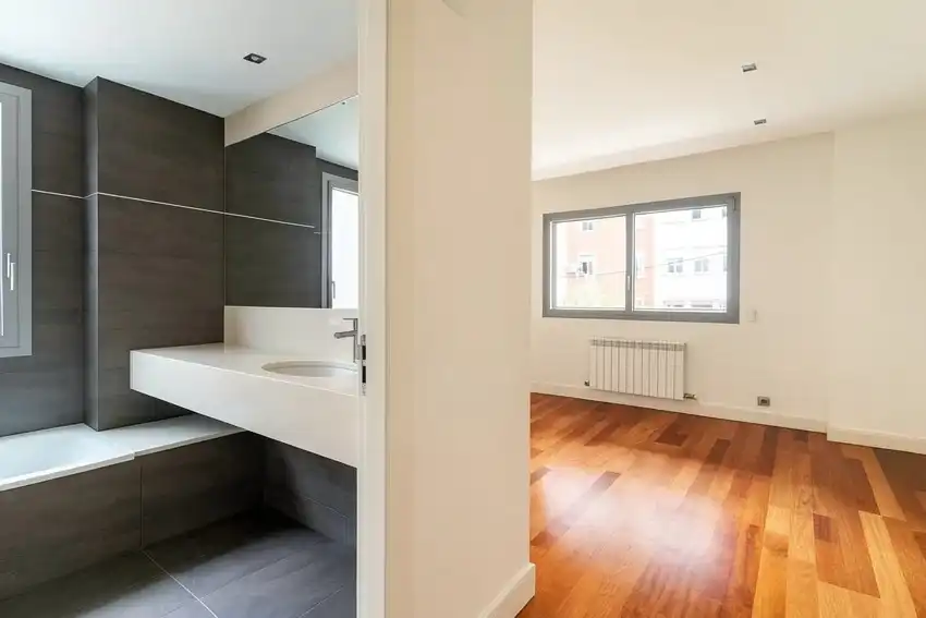 Baño de Apartamento en venta en Barcelona con Aire acondicionado, Parquet y Terraza
