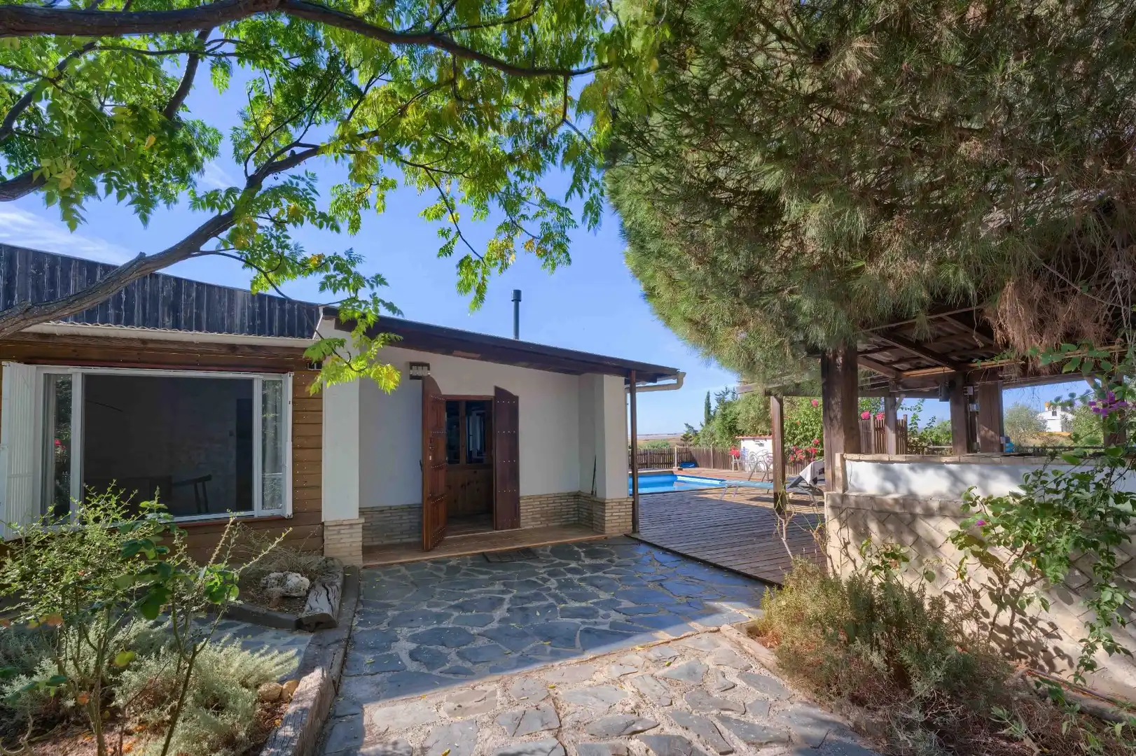 Jardín de Casa o chalet en venta en Sanlúcar la Mayor con Aire acondicionado, Jardín privado y Trastero