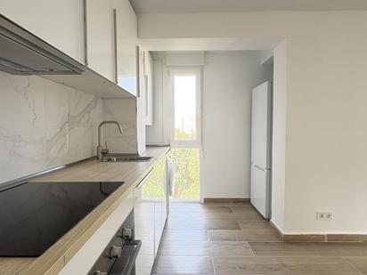 Kitchen of Flat to rent in  Madrid Capital  with Air Conditioner and Heating
