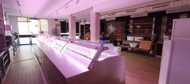 Local comercial en Alquiler en Altozano - Conde Lumiares