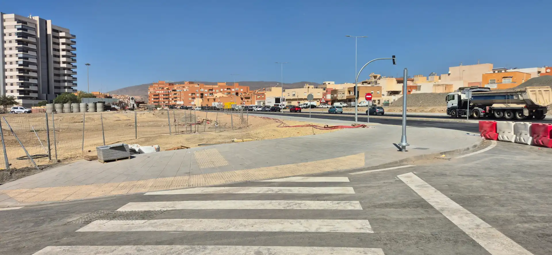 Vista exterior de Nau industrial en venda en Almería