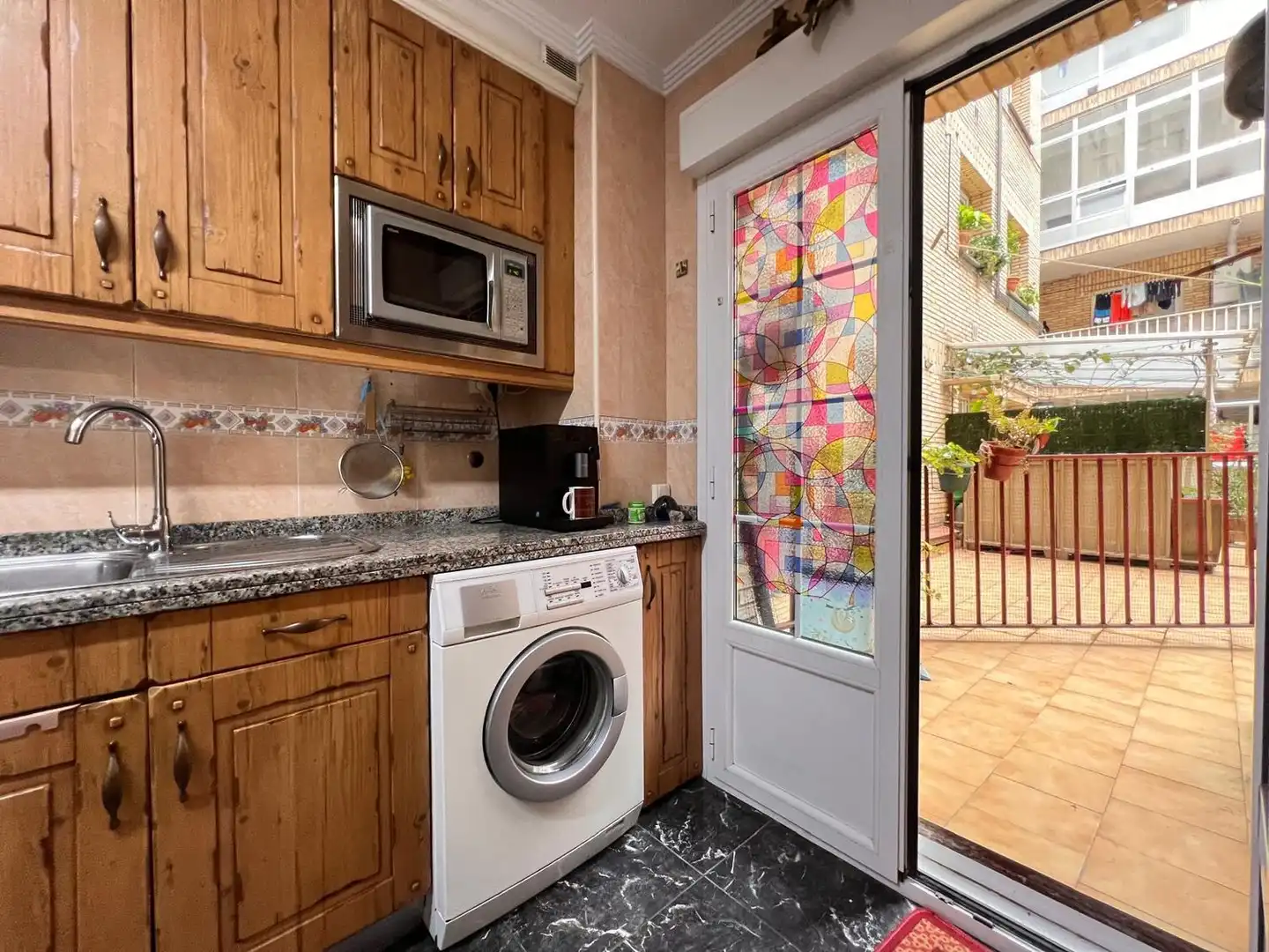 Cuina de Pis en venda en Gijón  amb Calefacció, Terrassa i Piscina