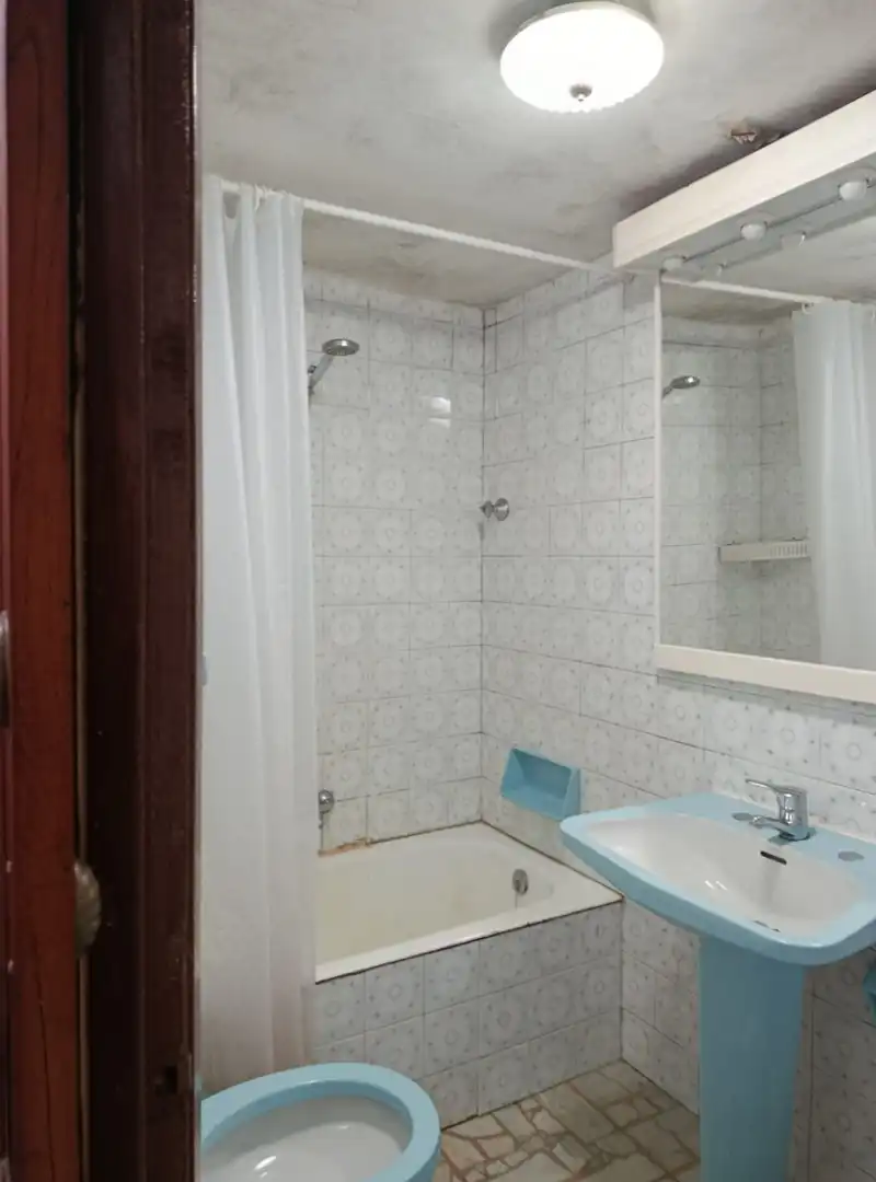 Baño de Piso en venta en Cudillero con Amueblado, Horno y Lavadora