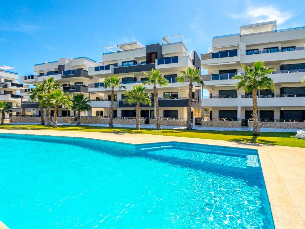 Vista exterior de Apartament en venda en Orihuela amb Aire condicionat, Calefacció i Jardí privat