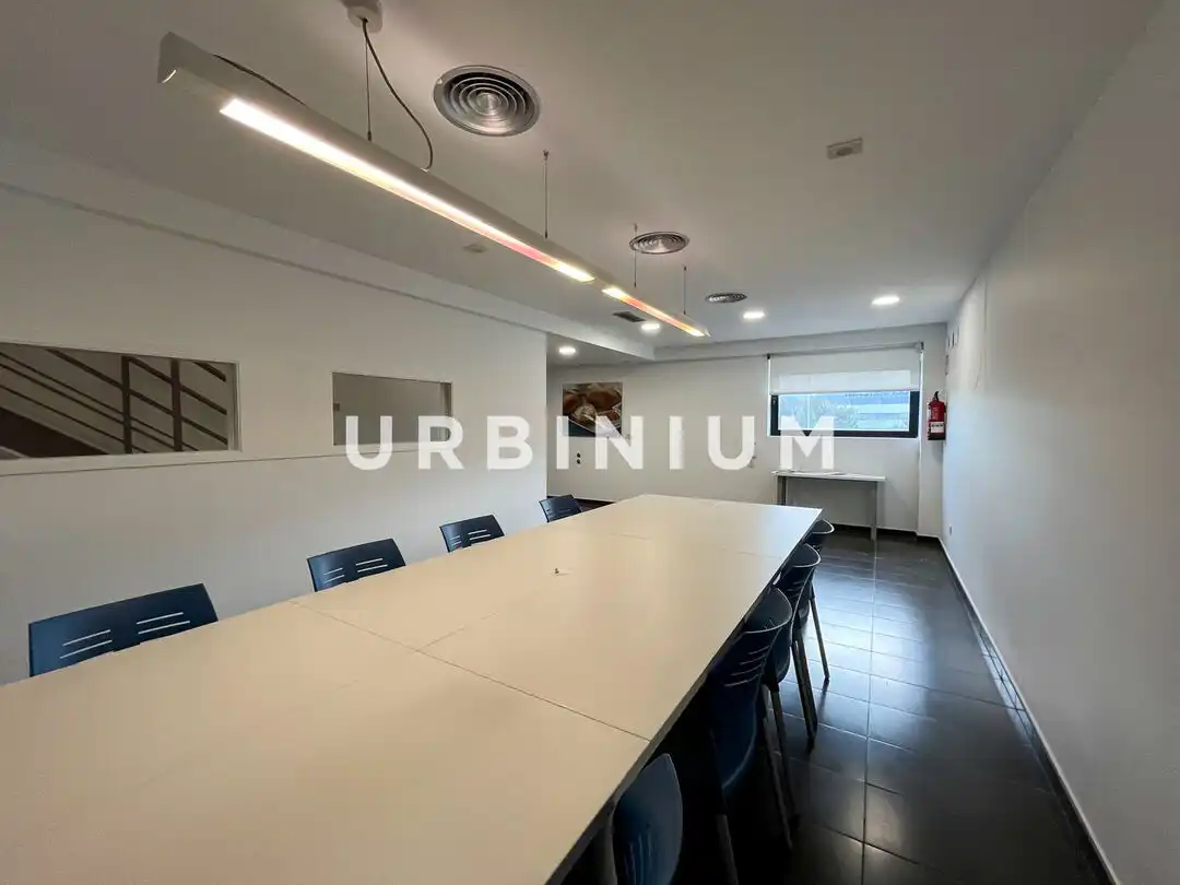 Oficina de alquiler en Palol de Revardit