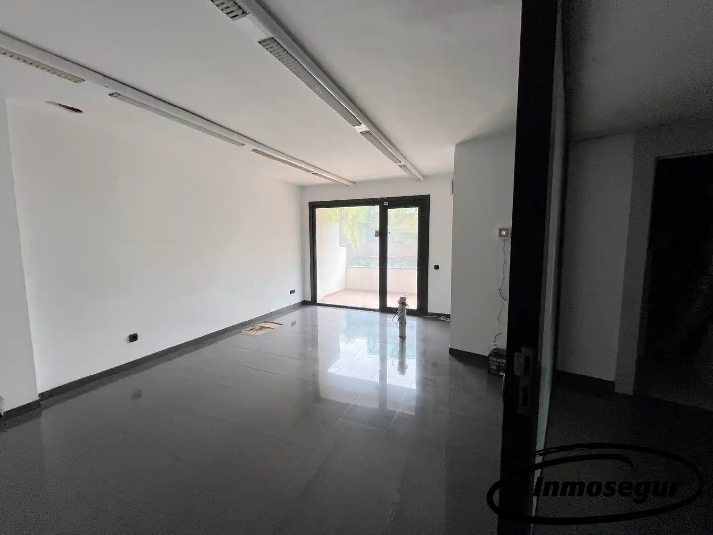 Geschaftsraum zur Miete in Salou mit Klimaanlage, Heizung und Terrasse