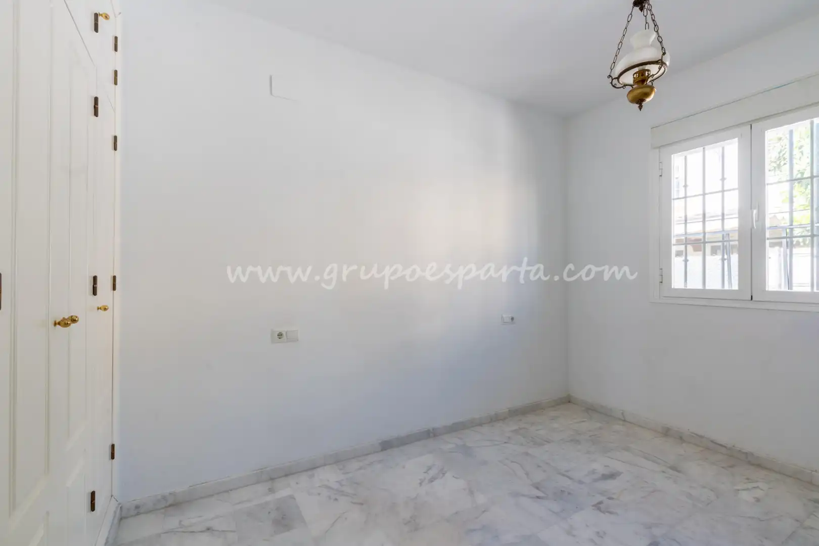 Detached homes for sale in Espartinas  with Air Conditioner, Heating and Oven
