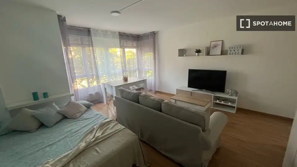 Living room of Flat for share in Getafe  with Air Conditioner, Heating and Furnished