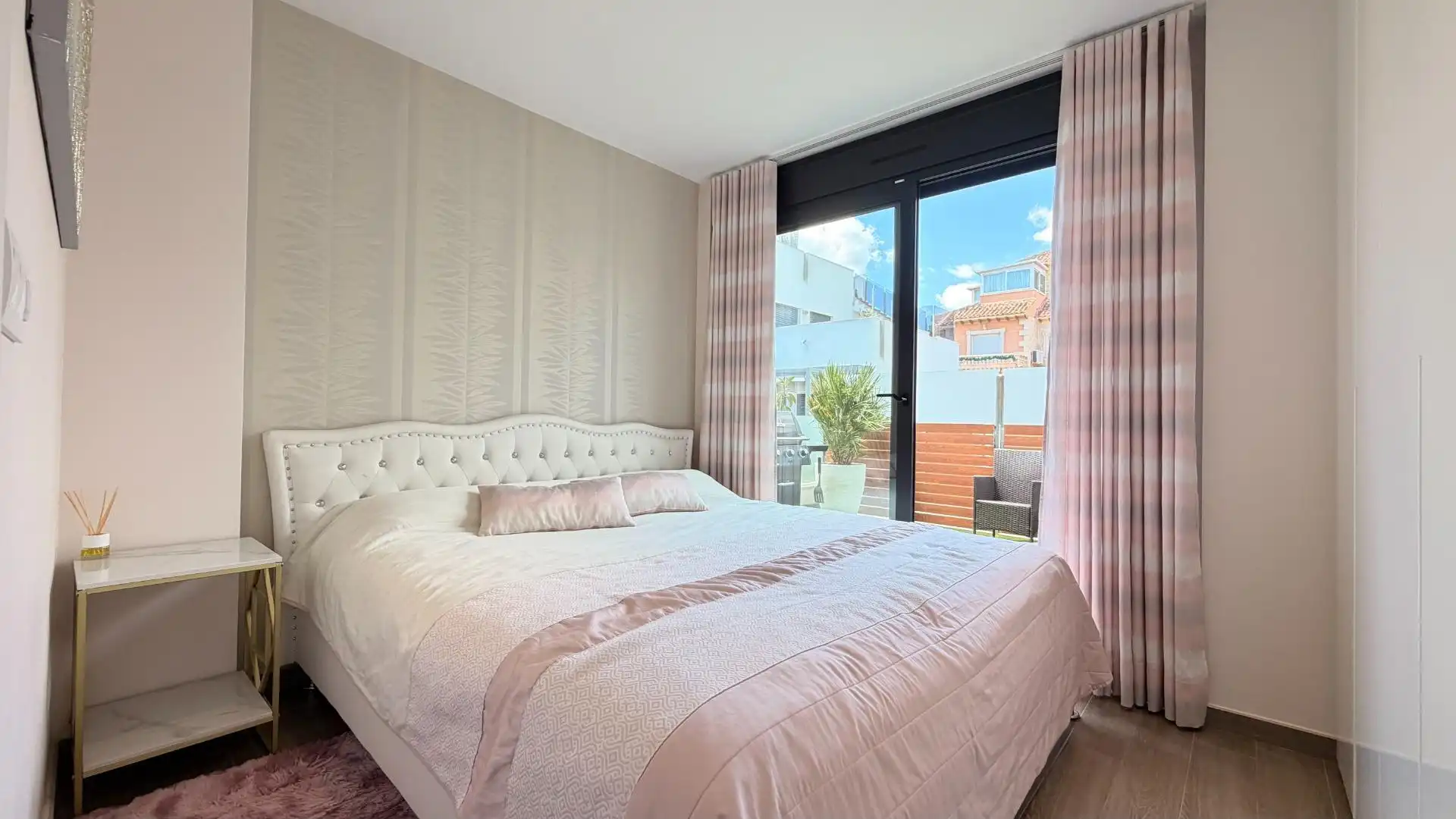 Bedroom of Houses for sale in Torrevieja  with Air Conditioner, Private garden and Terrace