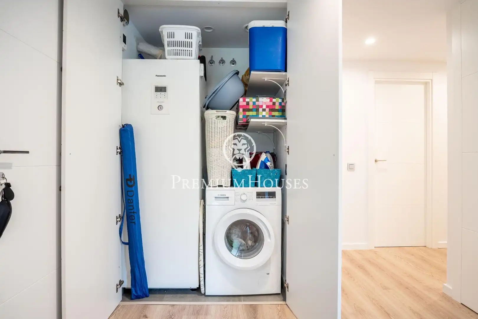 Schlafzimmer von Erdgeschoss zum Verkauf in Sitges mit Klimaanlage, Privatgarten und Parkett