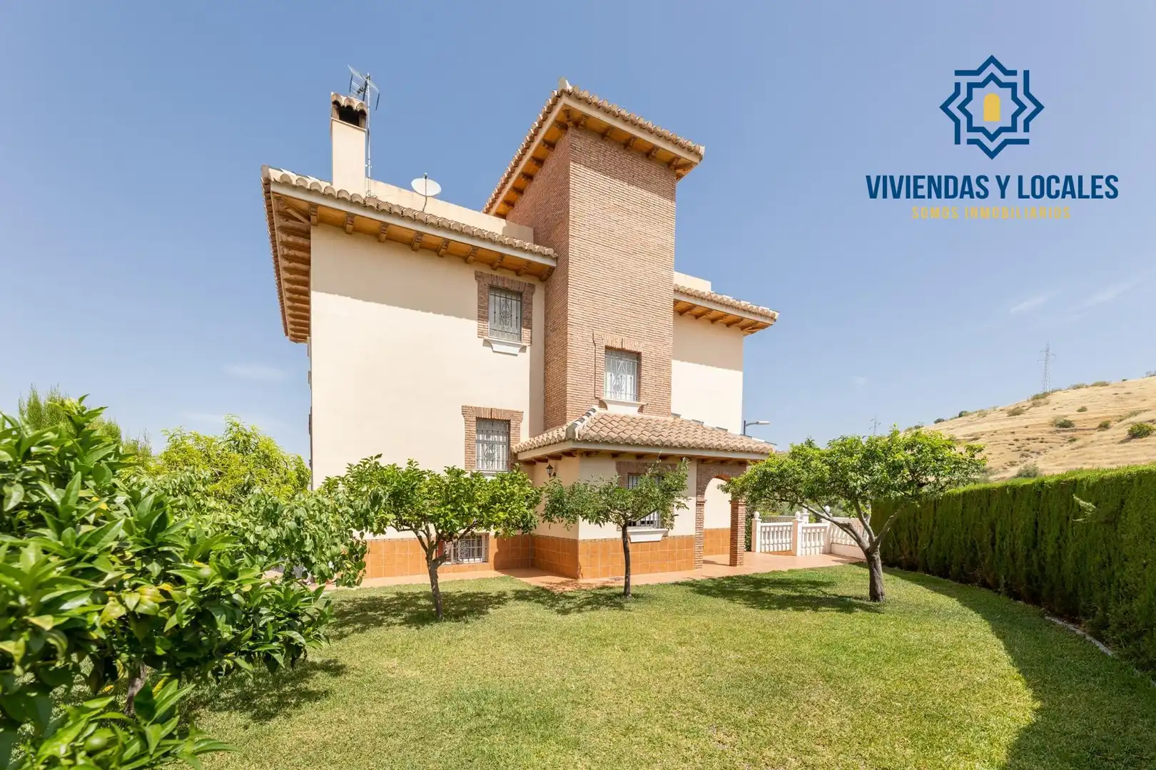 Villa mit Pool zum Verkauf in Huétor Vega