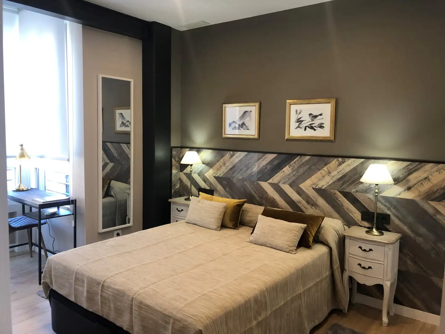 Dormitori de Apartament de lloguer en Madrid amb Aire condicionat, Calefacció i Moblat