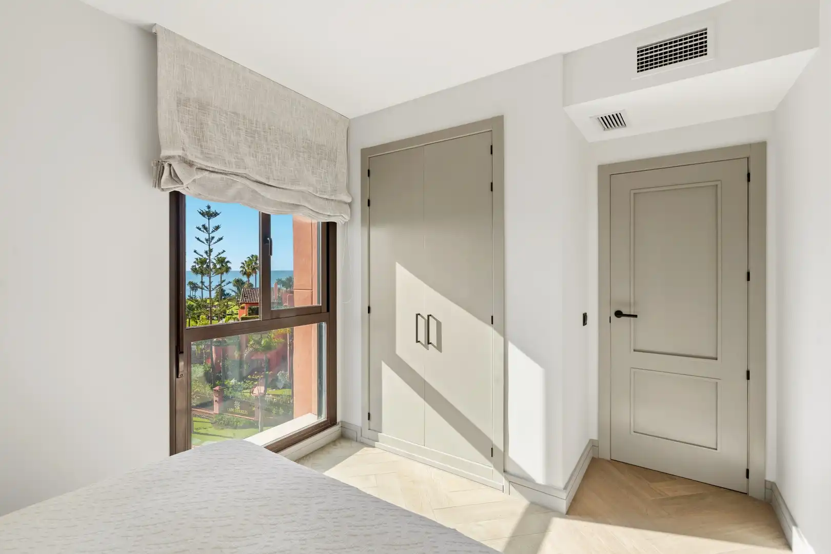 Habitación de Ático en venta en Estepona con Aire acondicionado, Calefacción y Terraza