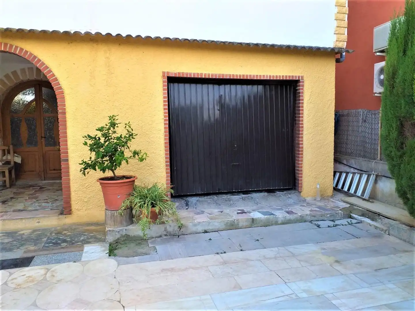 Aparcament de Casa o xalet en venda en Manises amb Aire condicionat, Jardí privat i Traster