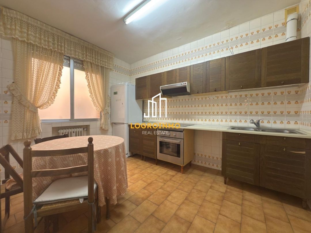 Kitchen of Flat for sale in  Logroño  with Heating, Terrace and Furnished