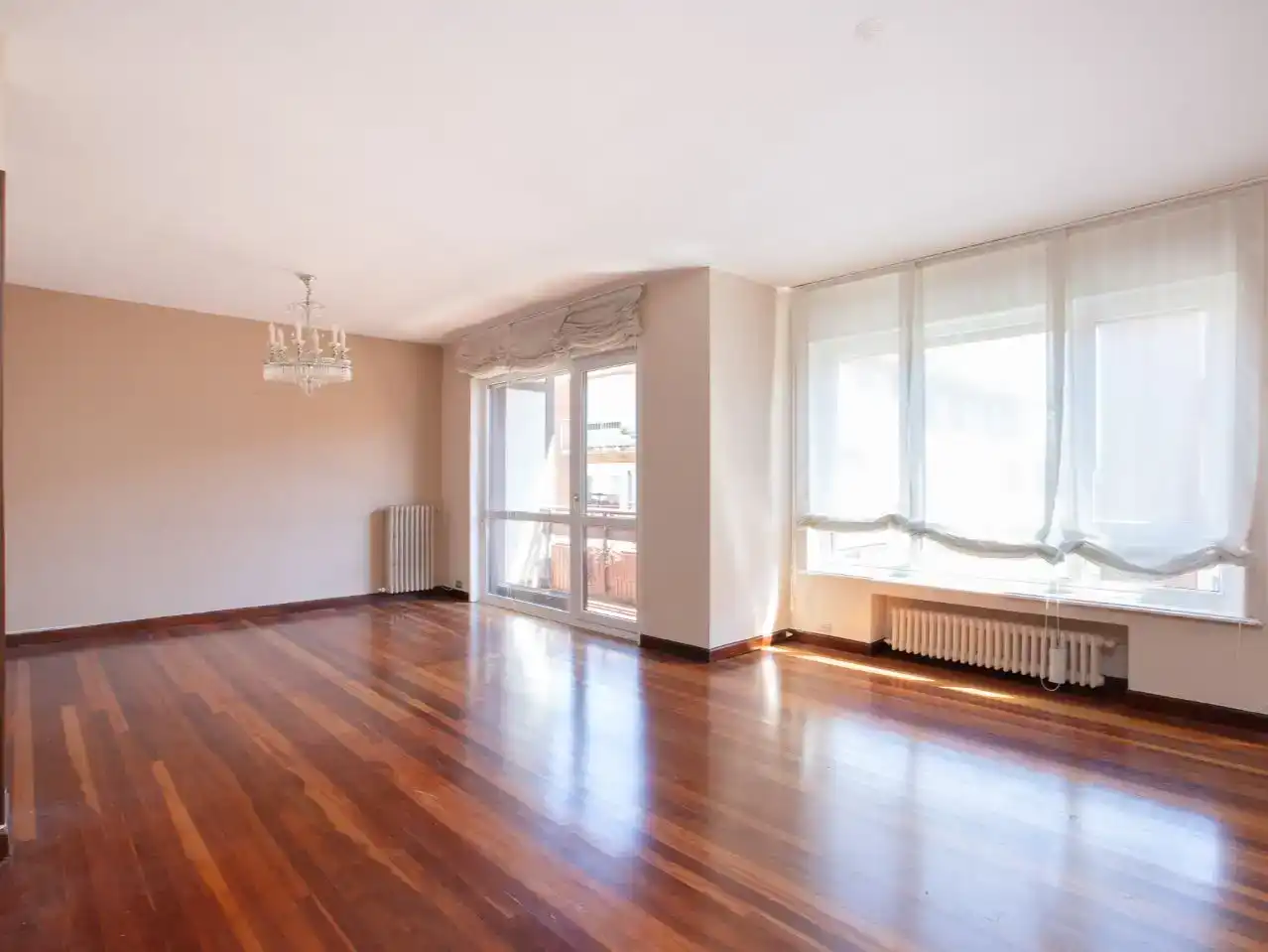 Sala d'estar de Pis en venda en Getxo  amb Parquet i Balcó