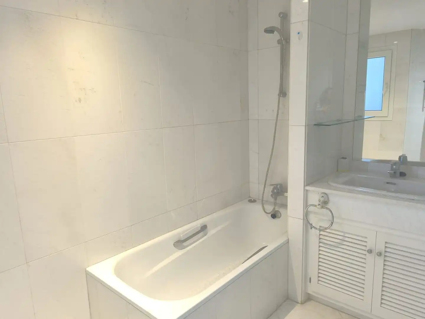 Bathroom of Flat for rent in Marbella  with Private garden, Terrace and Storage room