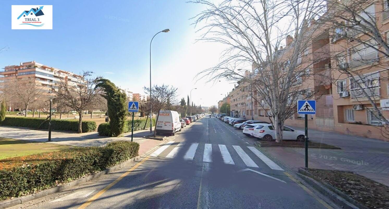 Exterior view of Flat for sale in  Granada Capital