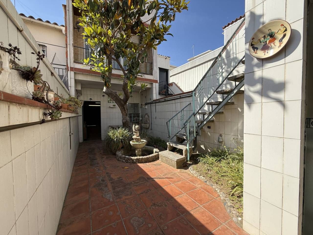 Vista exterior de Casa o xalet en venda en Barberà del Vallès amb Aire condicionat, Calefacció i Jardí privat