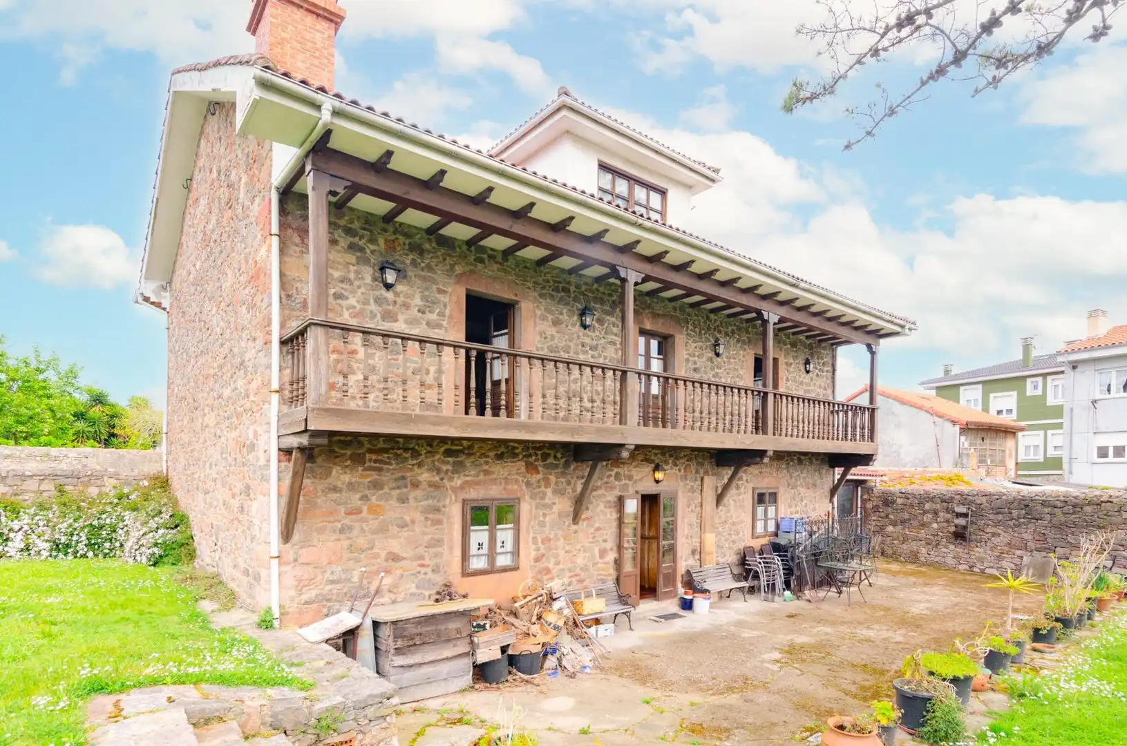 Vista exterior de Casa o chalet en venta en Avilés con Calefacción, Jardín privado y Terraza