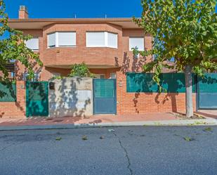 Exterior view of Single-family semi-detached for sale in Pozuelo del Rey