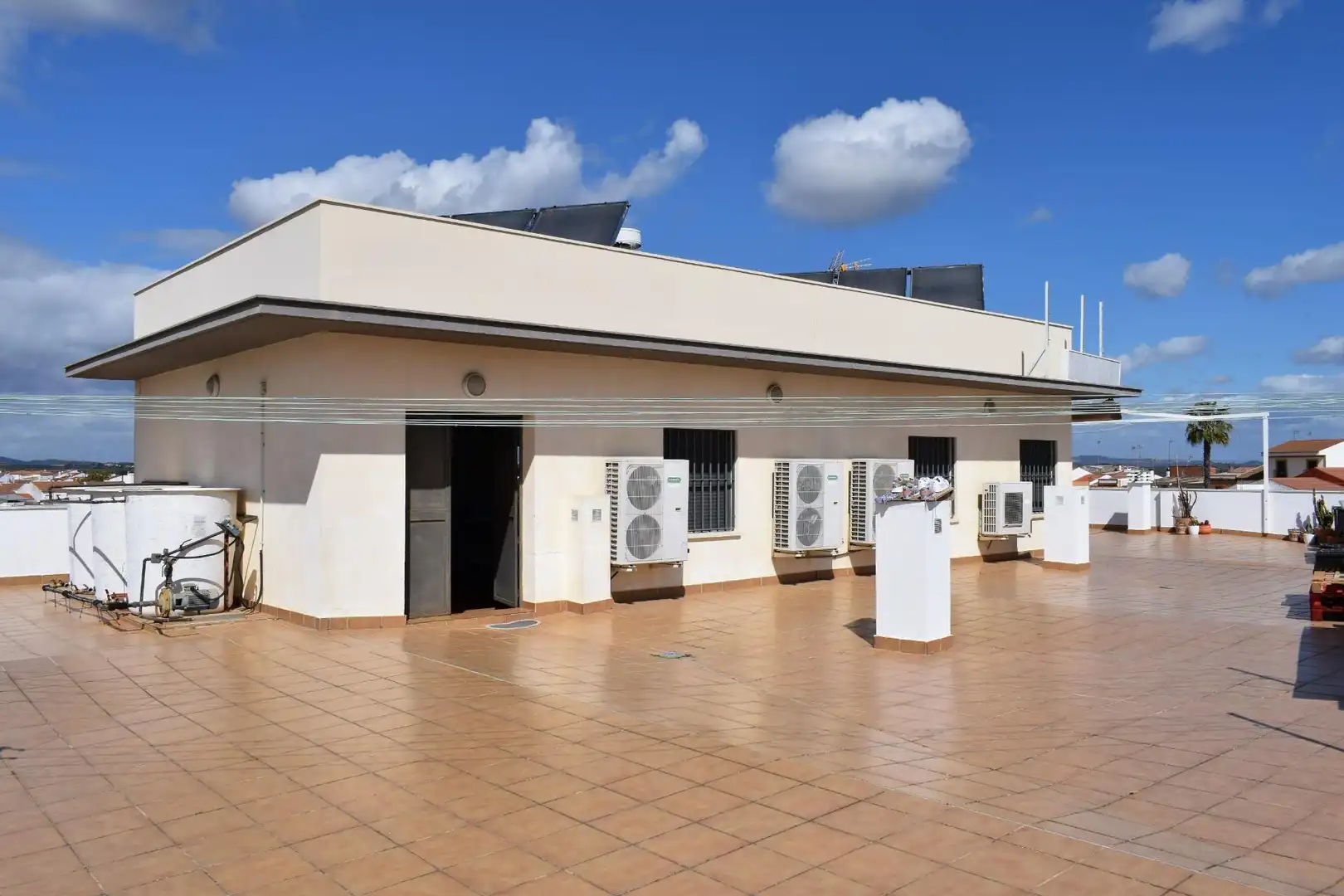 Vista exterior de Edificio en venta en San Bartolomé de la Torre