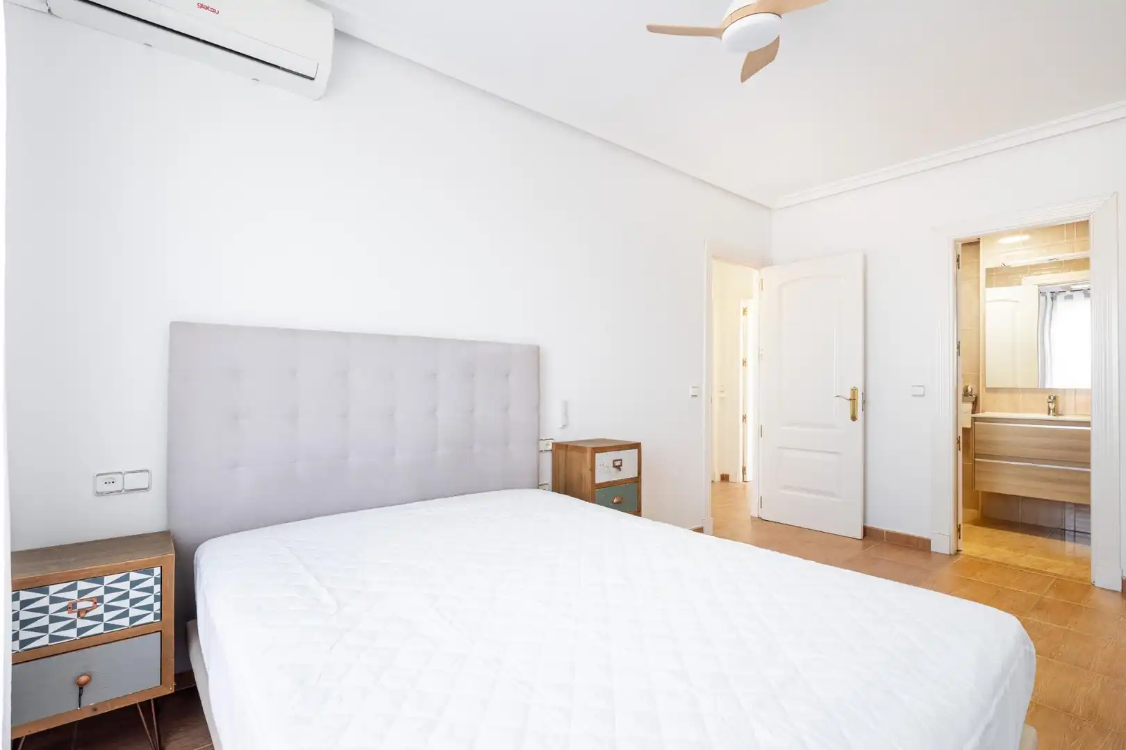Habitación de Ático de alquiler en Almería con Aire acondicionado, Calefacción y Jardín privado