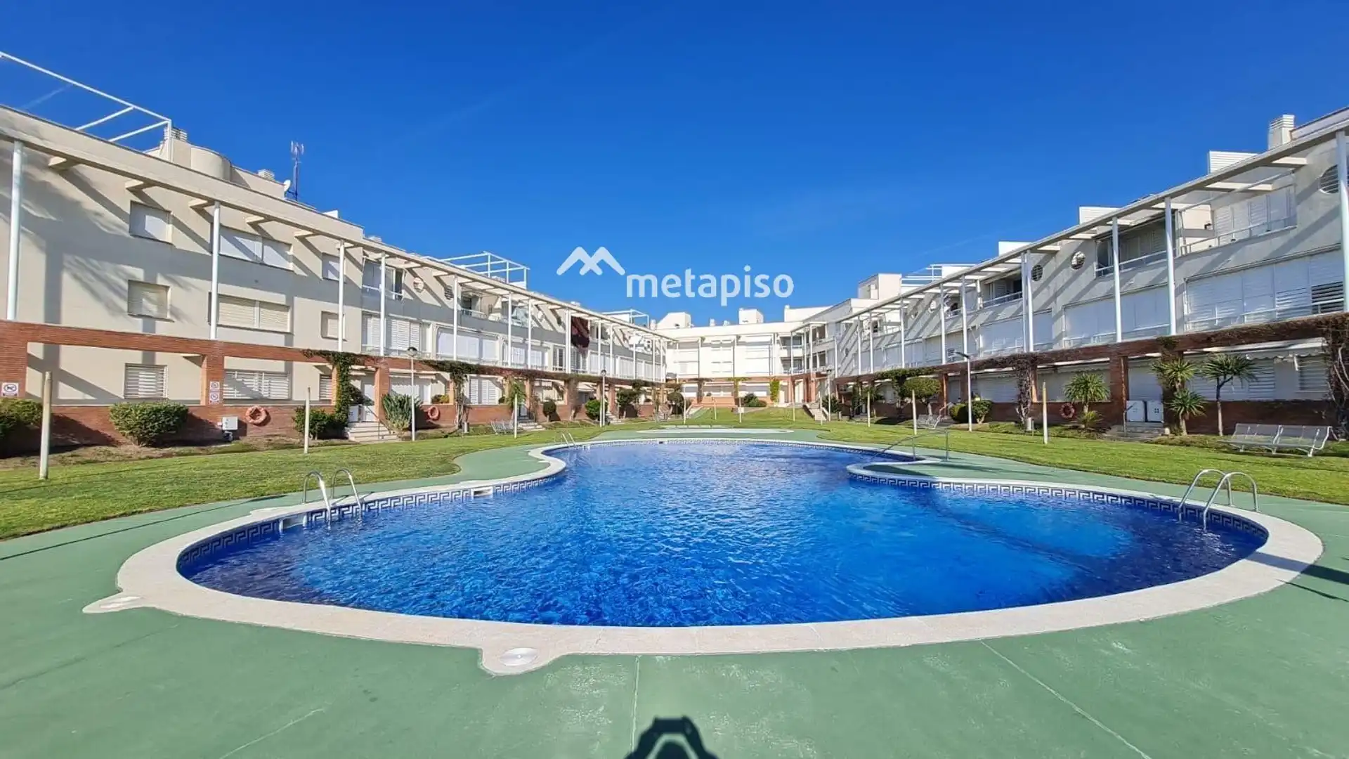 Vista exterior de Àtic en venda en El Vendrell amb Aire condicionat, Calefacció i Terrassa