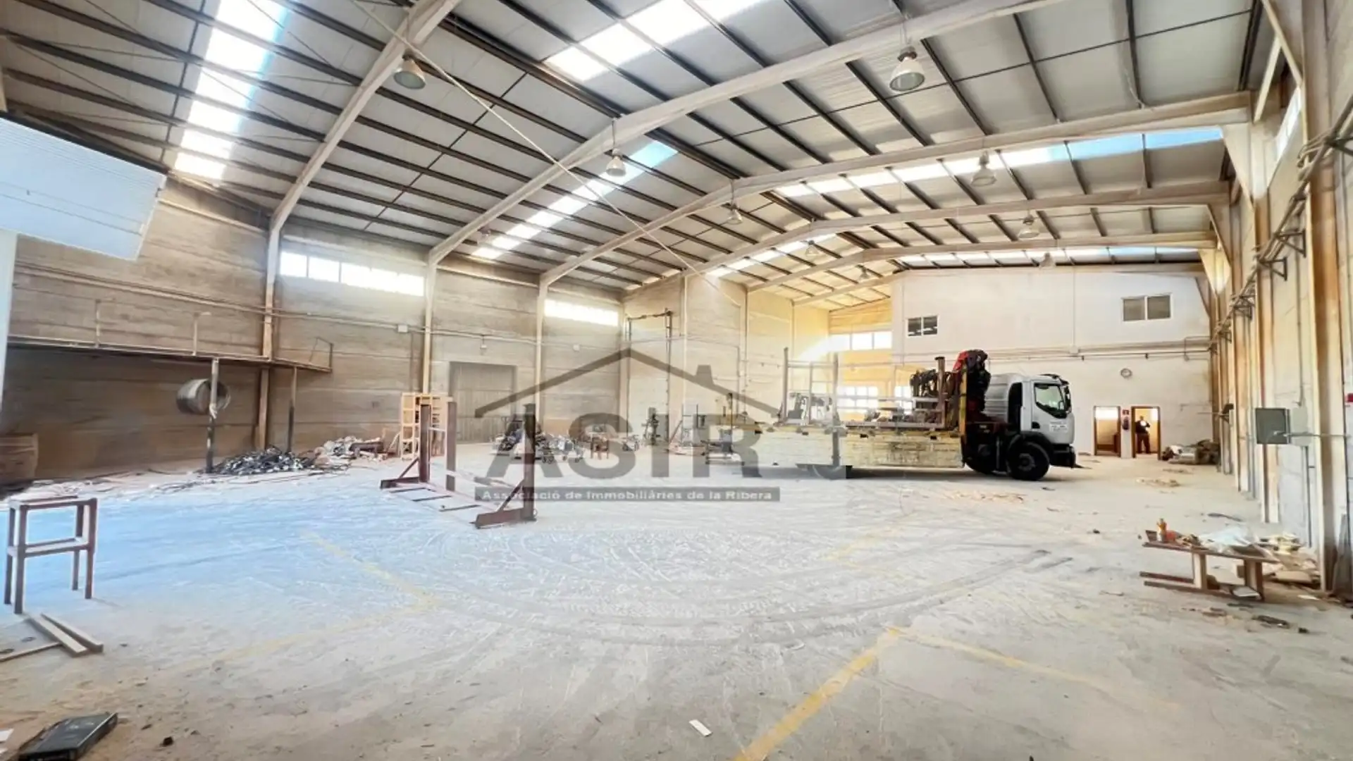 Industrial buildings for rent in Calle San Cristobal
