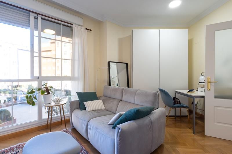 Sala d'estar de Pis en venda en  Madrid Capital amb Calefacció, Parquet i Traster