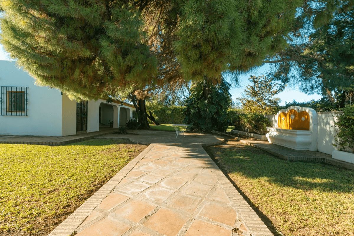 Jardí de Casa o xalet en venda en Sanlúcar la Mayor amb Aire condicionat, Jardí privat i Terrassa