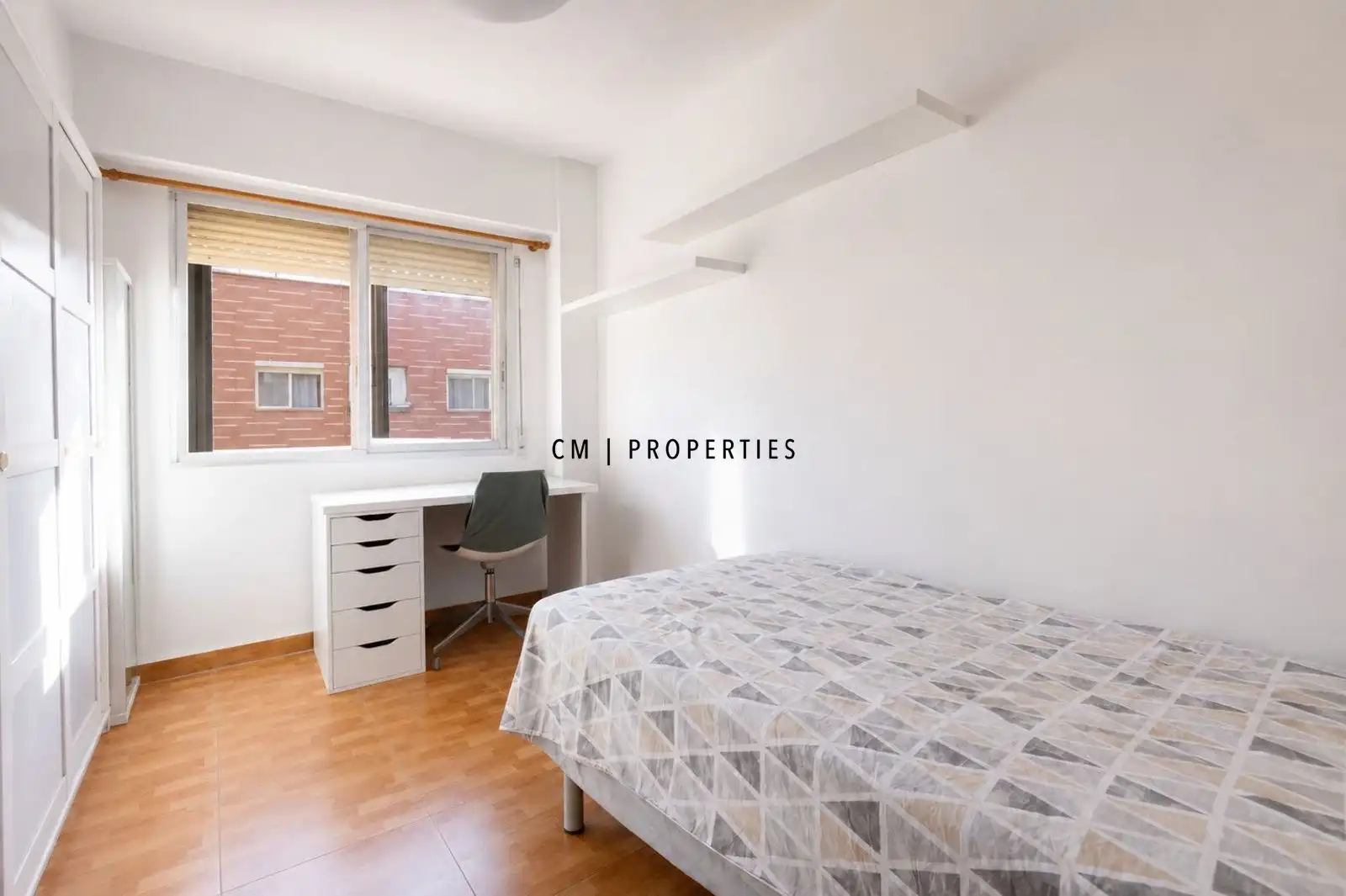 Habitación de Piso en venta en Valencia con Amueblado y Horno