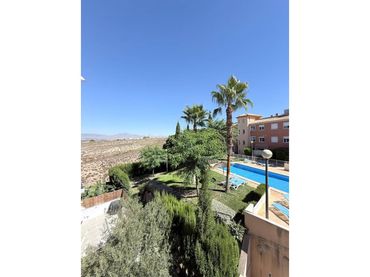 Pis amb piscina en venda a Plaza Roblecillo
