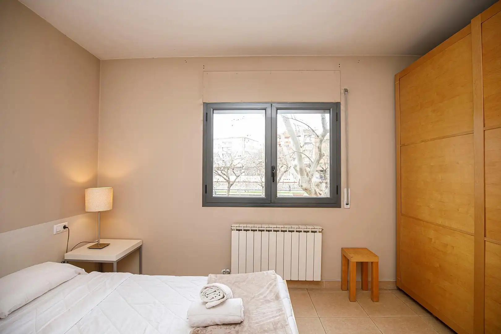 Schlafzimmer von Wohnungen zur Miete in Girona mit Heizung, Terrasse und Möbliert