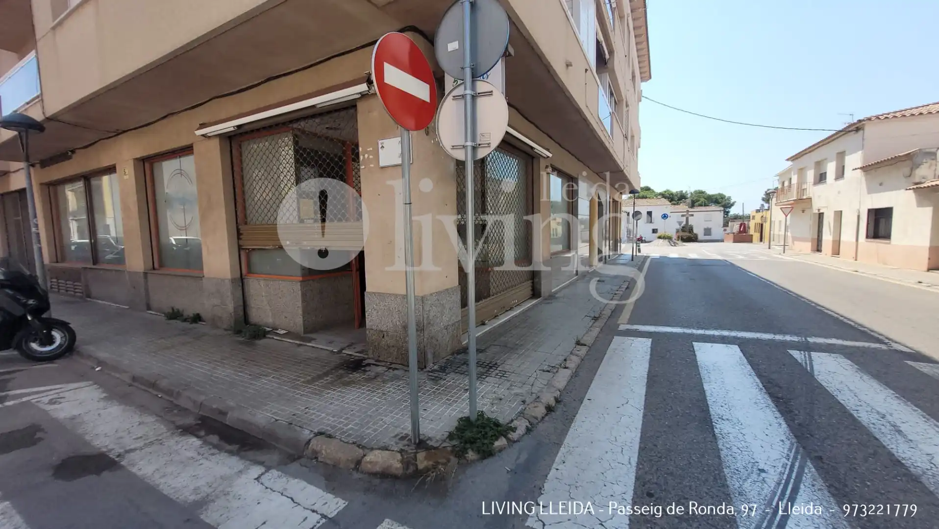 Vista exterior de Local en venda en Cubelles amb Aire condicionat, Calefacció i Terrassa