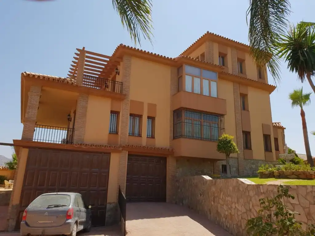 Chalet con piscina en venta en Estación de Cártama