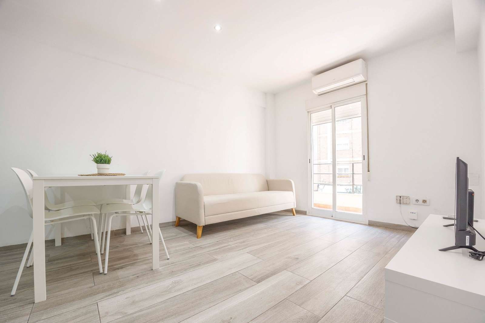 Sala d'estar de Apartament per a compartir en  Valencia Capital amb Aire condicionat i Terrassa
