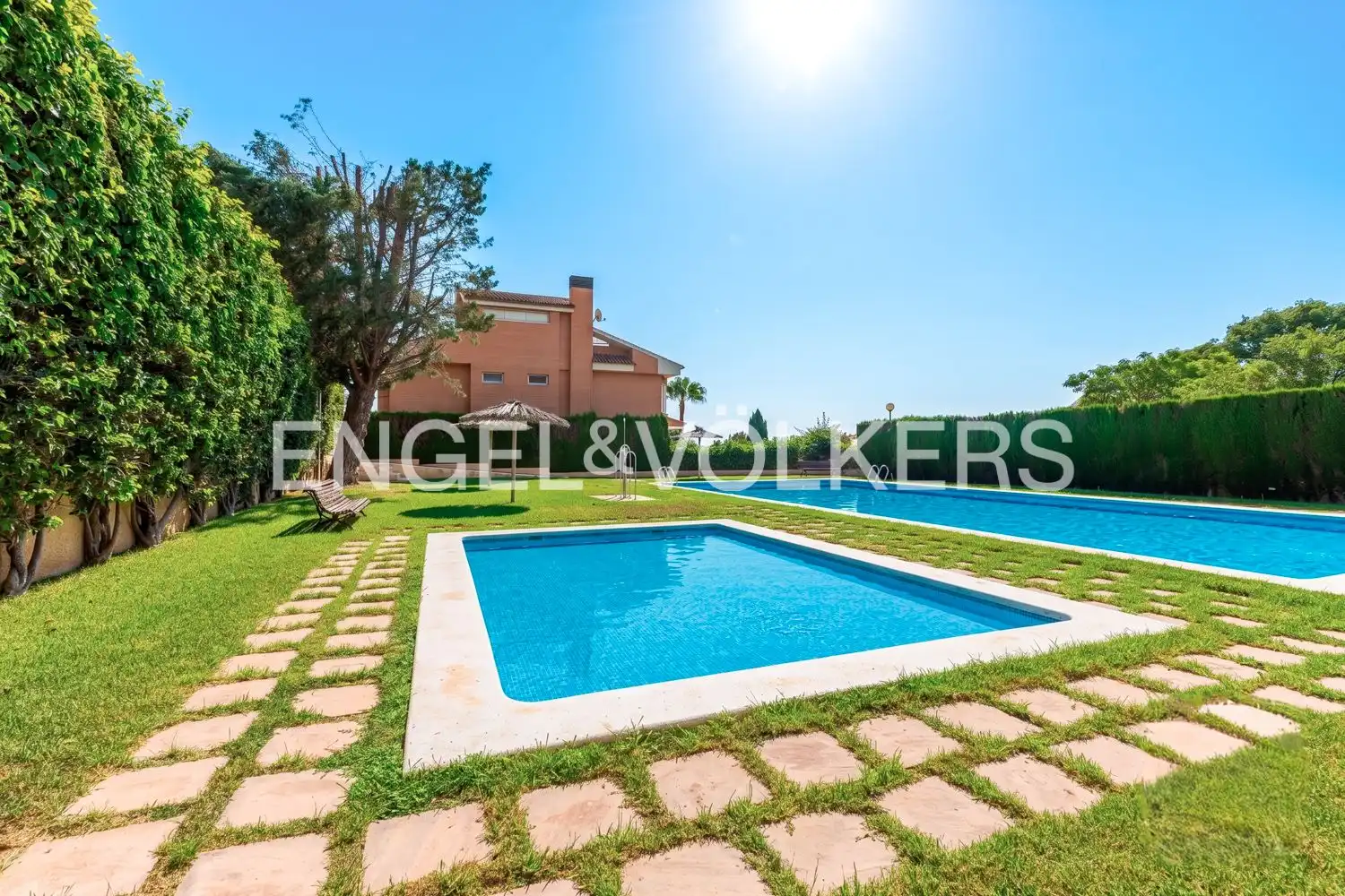 Piscina de Casa adosada de lloguer en Valencia amb Aire condicionat, Calefacció i Jardí privat