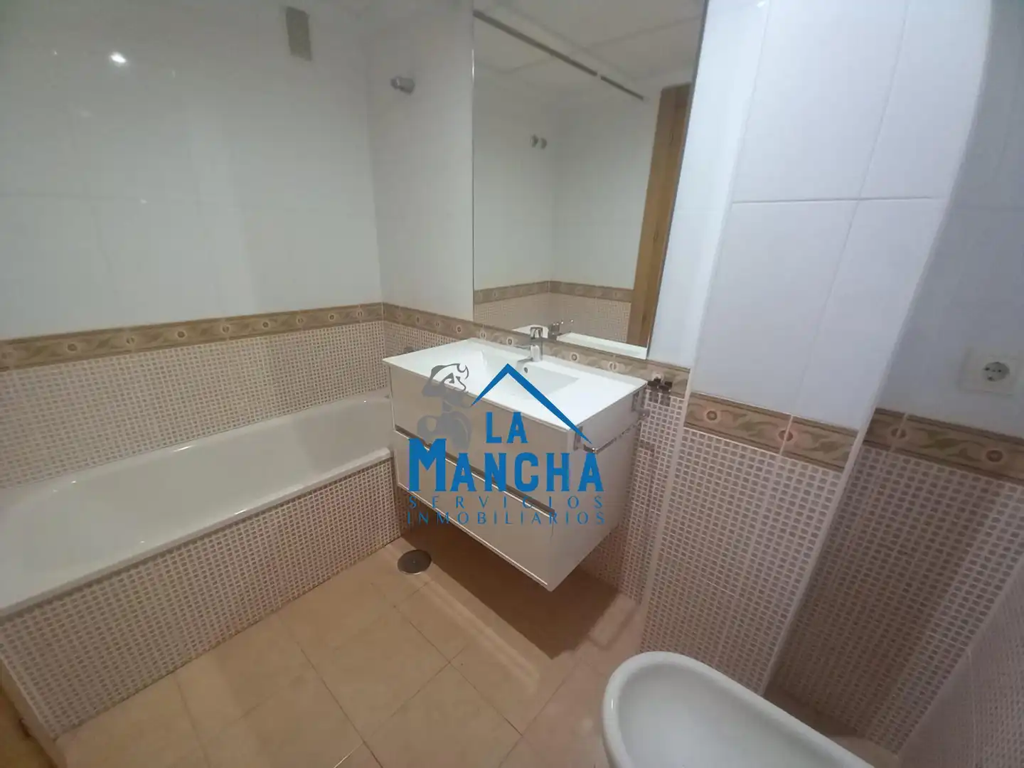 Baño de Apartamento en venta en Albacete con Aire acondicionado, Calefacción y Trastero