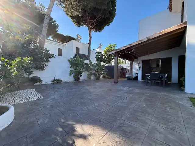 Terrassa de Casa adosada en venda en Chiclana de la Frontera amb Jardí privat, Terrassa i Traster