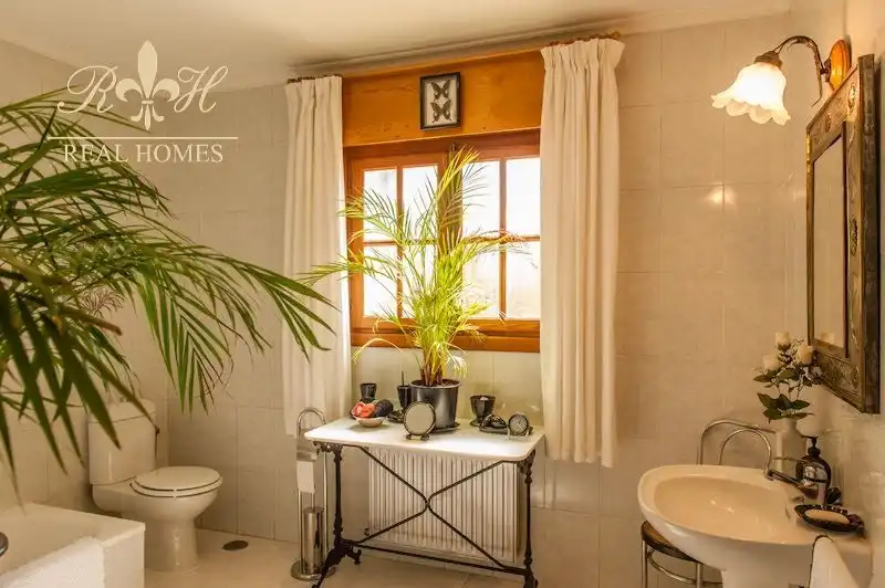 Bathroom of Houses for sale in L'Alfàs del Pi  with Air Conditioner, Terrace and Swimming Pool