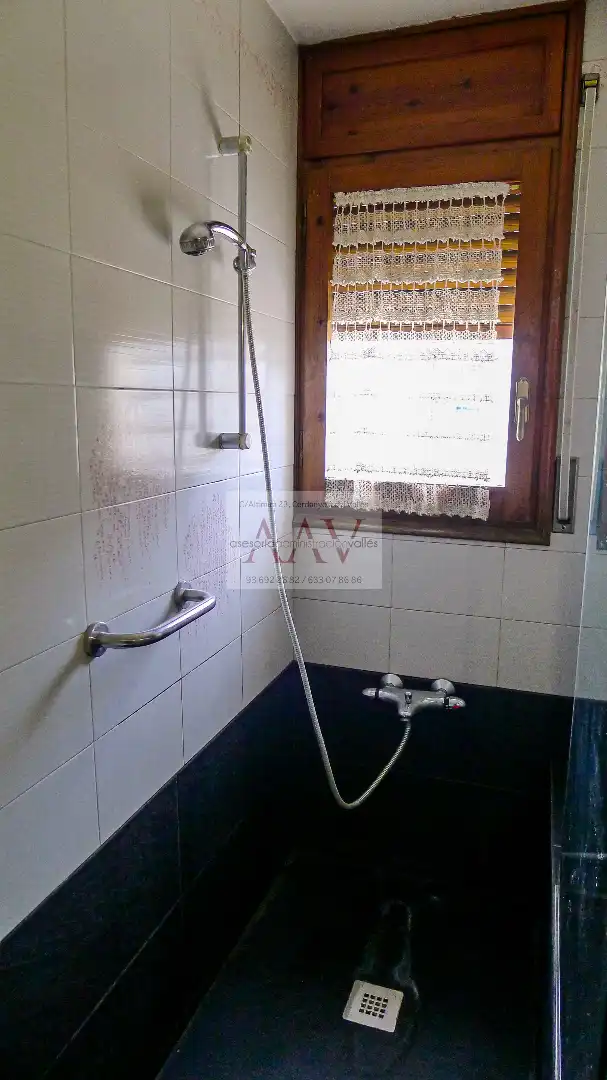 Baño de Casa o chalet en venta en Cerdanyola del Vallès con Calefacción, Jardín privado y Terraza