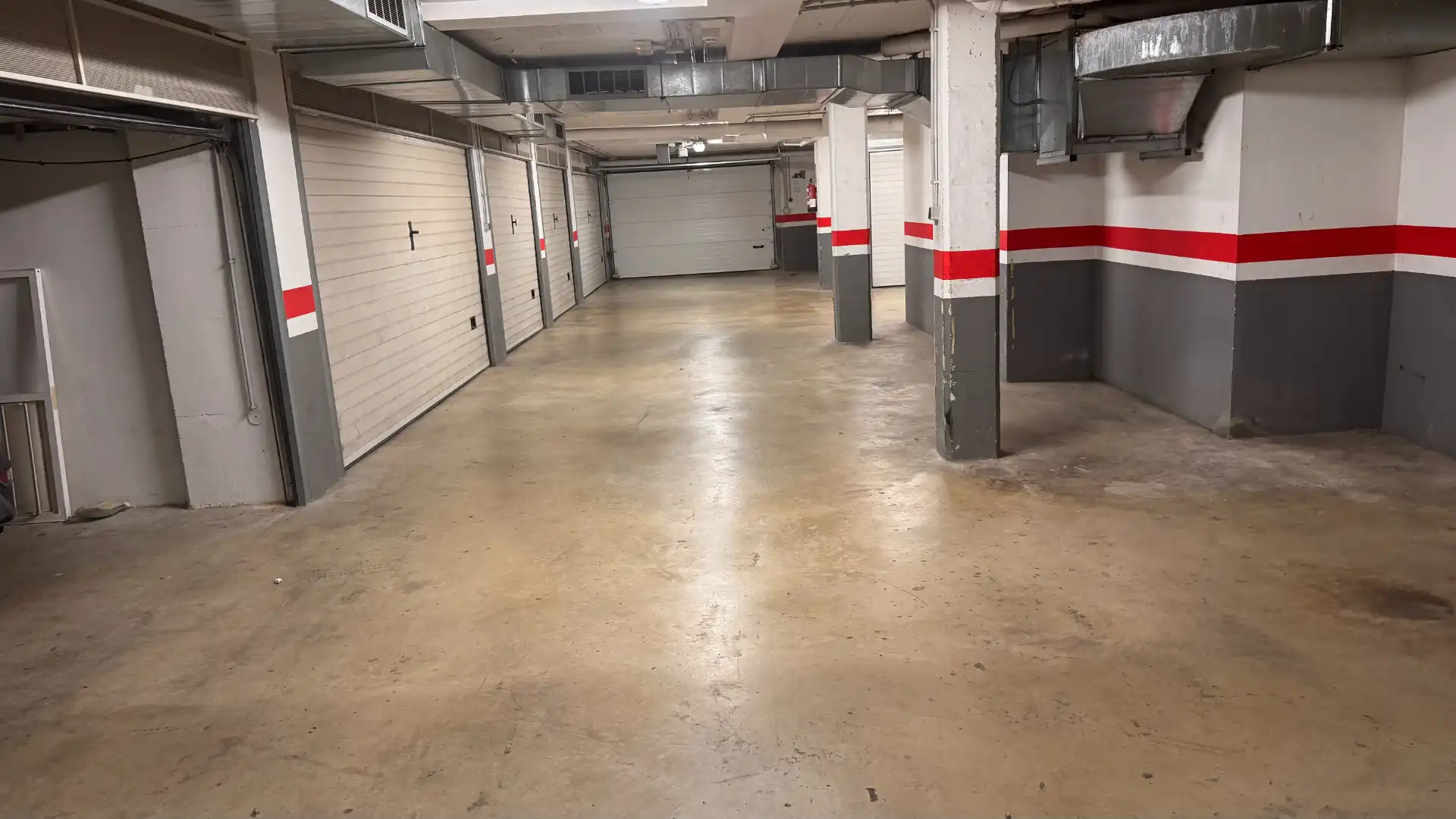 Parking de Planta baja en venta en Salou con Aire acondicionado, Calefacción y Jardín privado