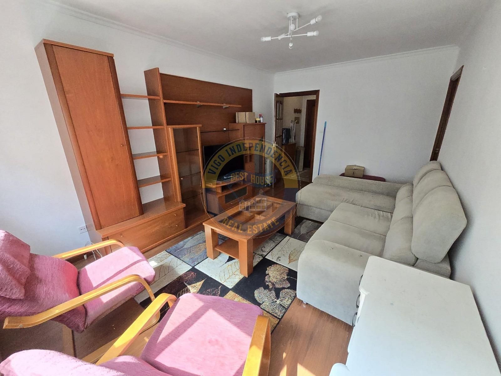 Sala d'estar de Pis de lloguer en Vigo  amb Calefacció i Parquet