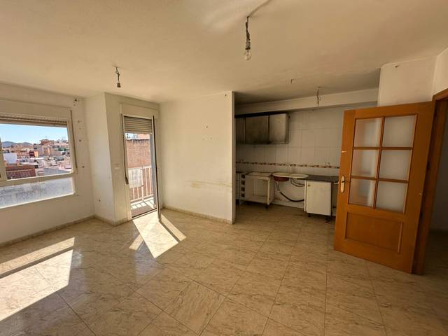 Piso en Venta en Avenida Juan Carlos I en Casco Antiguo
