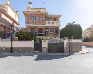 Vista exterior de Casa o xalet en venda en Cájar amb Calefacció, Jardí privat i Parquet