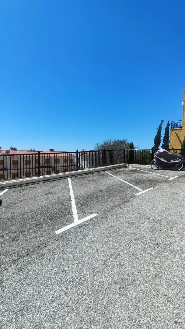 Aparcament de Apartament en venda en Santa Pola amb Aire condicionat i Moblat